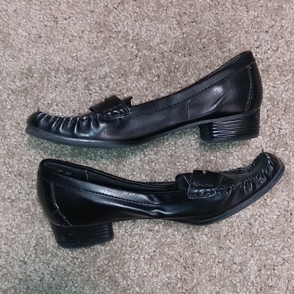 Black Loafers Size 6 - Picture 4 of 6